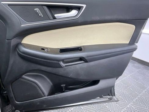 Used 2018 Ford Edge SEL image 10