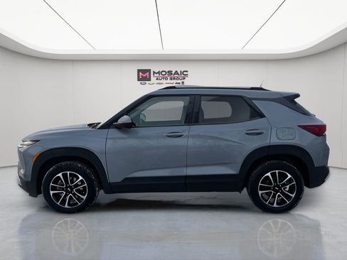 Used 2025 Chevrolet TrailBlazer LT w/ Convenience Package image 4