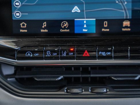 New 2026 Jeep Compass Limited image 24