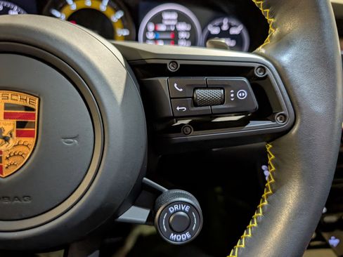 Certified 2022 Porsche 911 Carrera RWD image 31