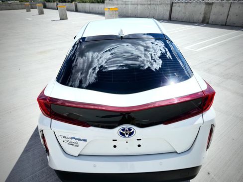 Used 2017 Toyota Prius Prime Advanced w/ Carpet Mat Package FWD image 10