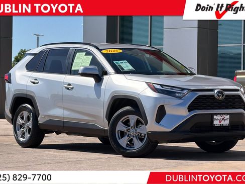 Used 2025 Toyota RAV4 XLE AWD/4WD image 1