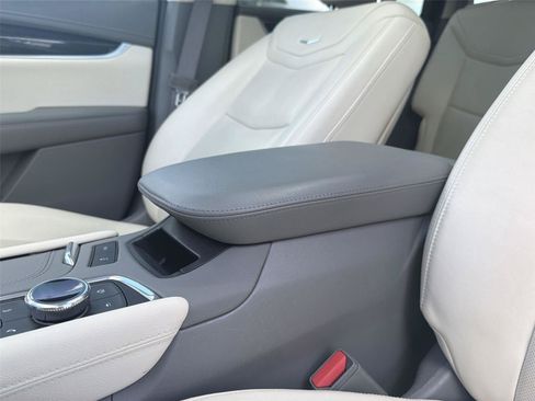 Used 2022 Cadillac XT6 Premium Luxury FWD image 21