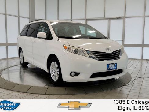Used 2014 Toyota Sienna XLE image 1