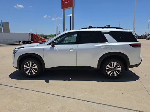 New 2026 Nissan Pathfinder SL FWD image 4