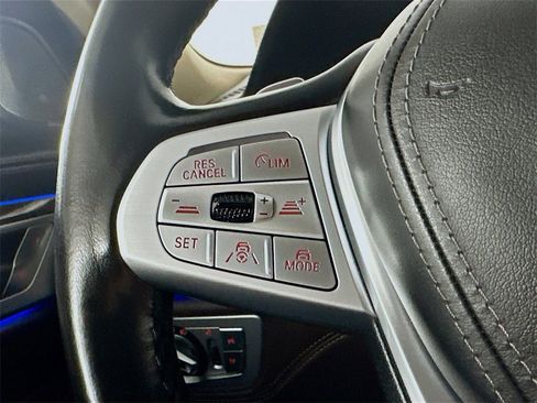 Used 2021 BMW 750i xDrive w/ Executive Package image 26