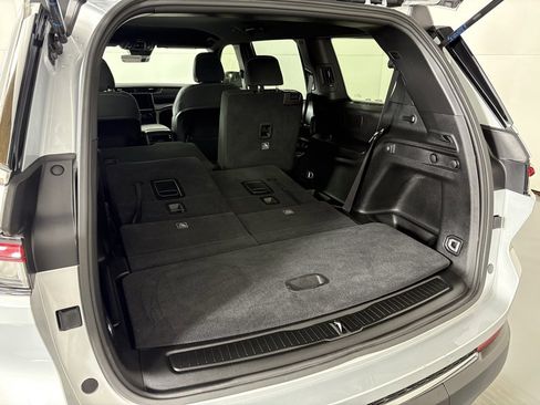 Used 2025 Jeep Grand Cherokee L Laredo image 41