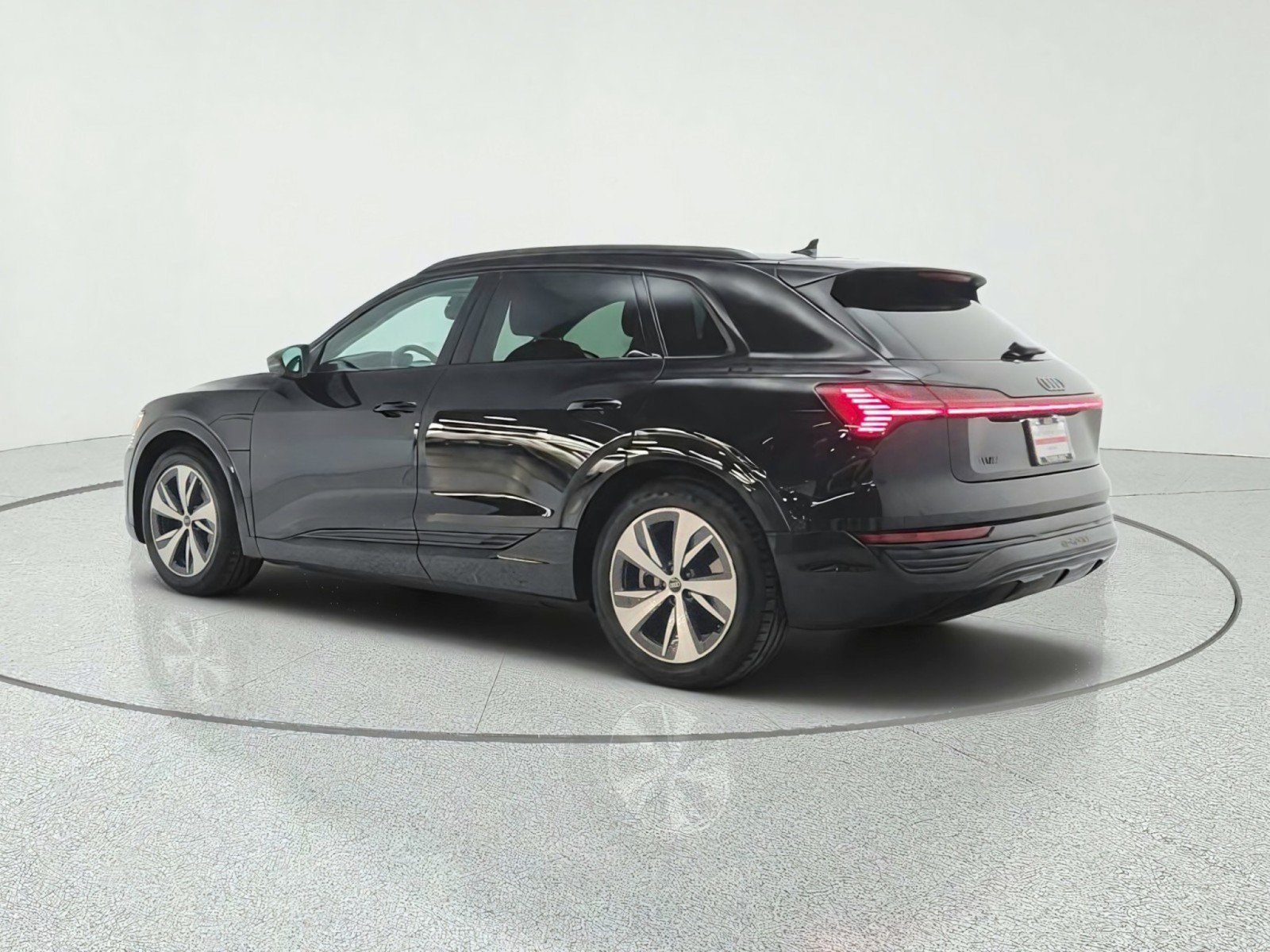 Used 2024 Audi Q8 e-tron Premium AWD/4WD image 7