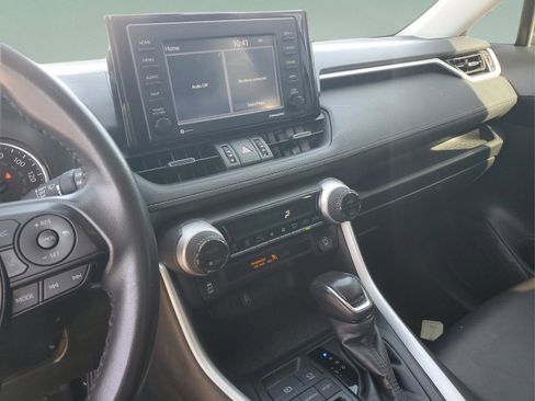 Used 2021 Toyota RAV4 XLE Premium image 25