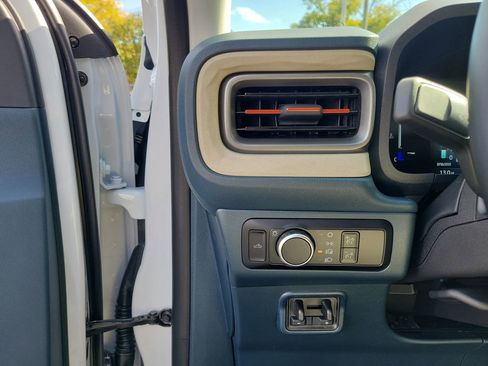 New 2025 Ford Maverick Lariat w/ 4K Tow Package image 21