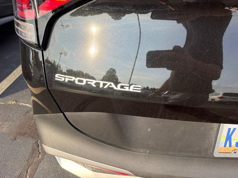 Used 2025 Kia Sportage LX AWD/4WD image 9
