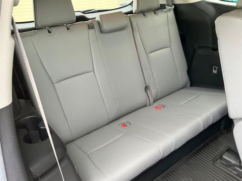 Used 2020 Toyota Highlander XLE AWD/4WD image 40