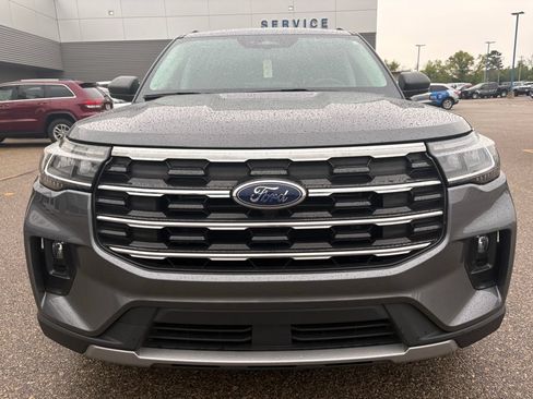 Used 2025 Ford Explorer Active w/ Active Comfort Package RWD image 3