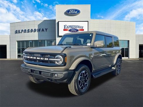 New 2025 Ford Bronco Outer Banks image 2