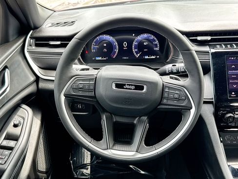 Used 2025 Jeep Grand Cherokee L Laredo RWD image 23