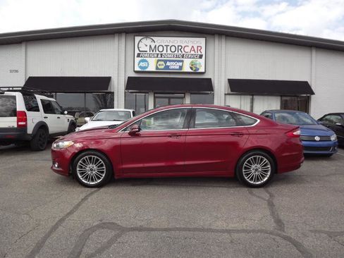 Used 2013 Ford Fusion SE image 2