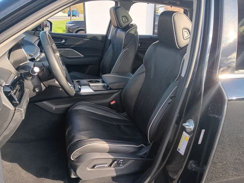 Used 2023 Acura MDX SH-AWD w/ Advance Package image 11