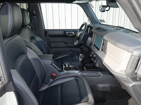 Used 2025 Ford Bronco Outer Banks image 25