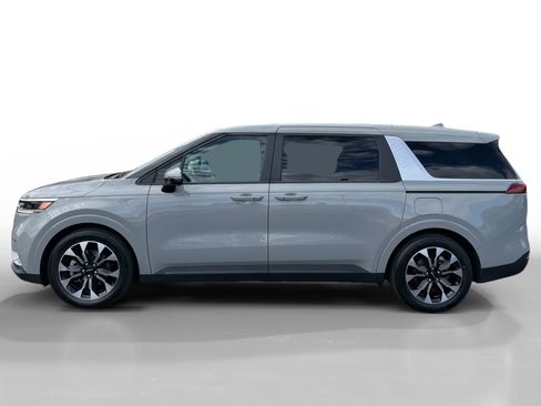 Used 2024 Kia Carnival EX FWD image 2