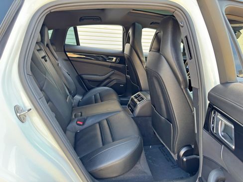 Used 2019 Porsche Panamera RWD image 38
