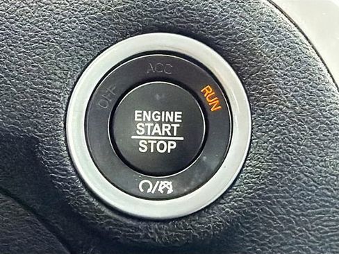 Used 2023 Chrysler 300 Touring w/ Sport Appearance Package RWD image 31