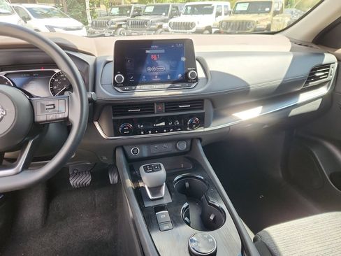 Used 2023 Nissan Rogue SV AWD/4WD image 19