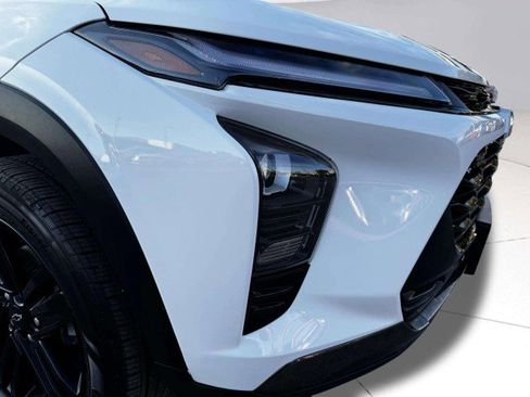 Used 2024 Chevrolet Trax ACTIV w/ Driver Confidence Package image 9