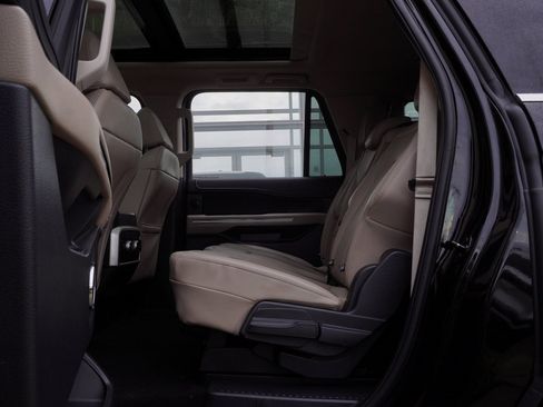 Used 2022 Ford Expedition Max Limited image 18