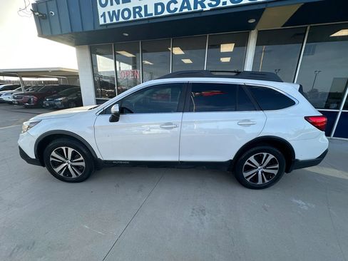 Used 2018 Subaru Outback 3.6R Limited AWD/4WD image 2