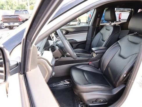 Used 2025 Jeep Compass Limited AWD/4WD image 8