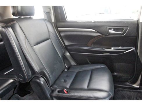 Used 2018 Toyota Highlander Limited Platinum image 10