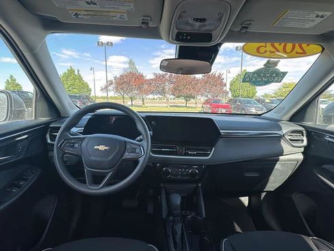 Used 2025 Chevrolet TrailBlazer LT AWD/4WD image 20