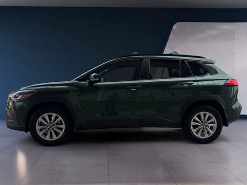 Used 2023 Toyota Corolla Cross LE image 2