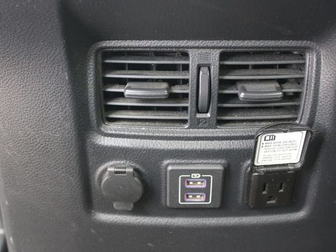 Used 2021 Nissan Titan SV w/ SV Convenience Package AWD/4WD image 30