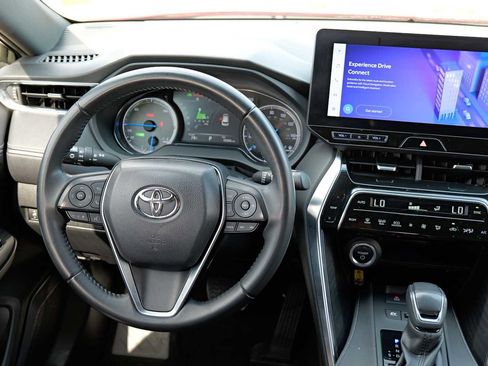 Used 2023 Toyota Venza Nightshade image 27