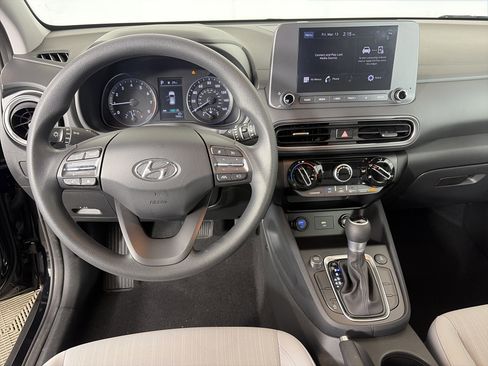 Used 2023 Hyundai Kona SEL image 3