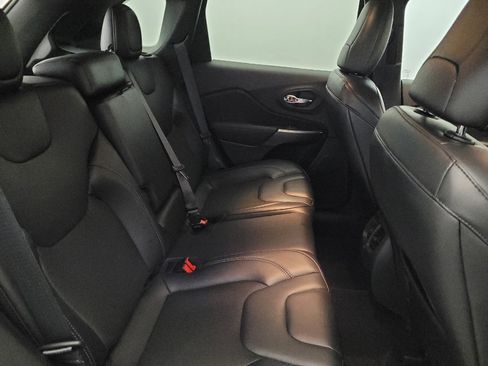 Used 2021 Jeep Cherokee Latitude Plus image 19