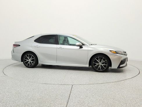Used 2021 Toyota Camry SE FWD image 4