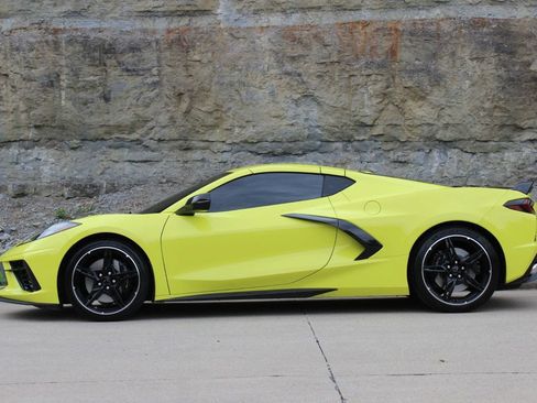 Used 2022 Chevrolet Corvette Stingray Premium Cpe w/ Z51 Performance Package RWD image 8
