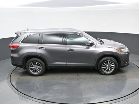 Used 2019 Toyota Highlander XLE image 43
