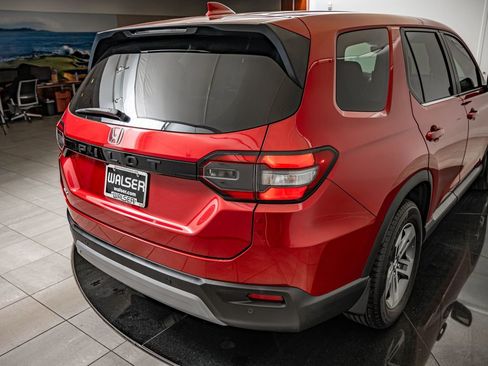 Used 2025 Honda Pilot EX-L image 15