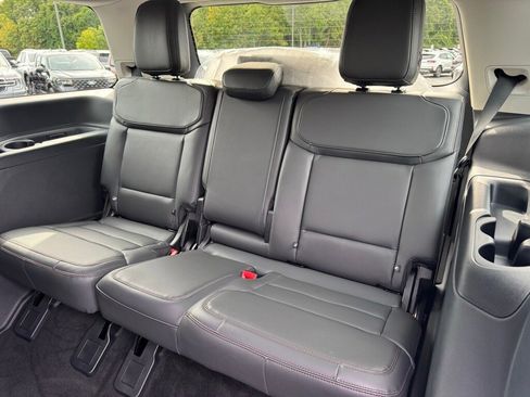 New 2025 Ford Expedition Active image 25