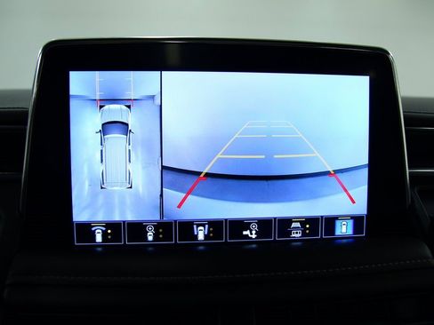 Used 2021 GMC Yukon XL SLT w/ SLT Luxury Plus Package image 10