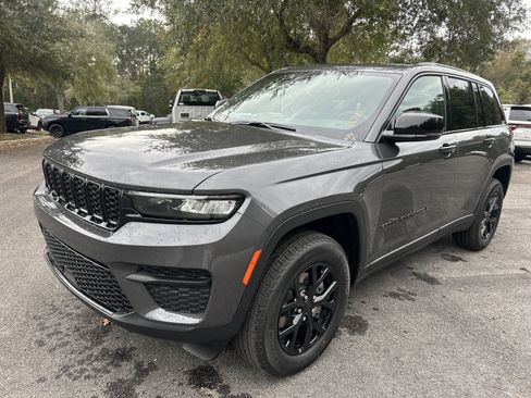 New 2025 Jeep Grand Cherokee Altitude image 3