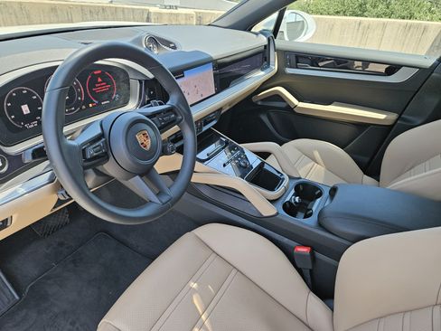 Certified 2026 Porsche Cayenne Coupe AWD/4WD image 4