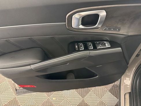 Certified 2025 Kia Sorento SX Prestige AWD/4WD image 20