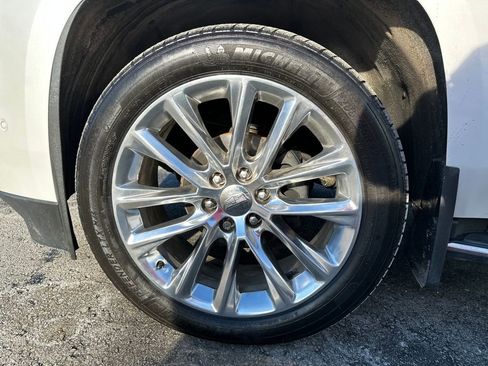 Used 2019 Cadillac Escalade Luxury image 18