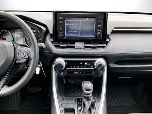 Used 2021 Toyota RAV4 LE image 11