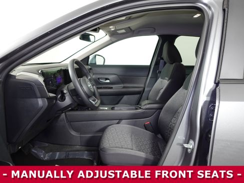 Certified 2025 Nissan Kicks SV w/ Charging Package image 4