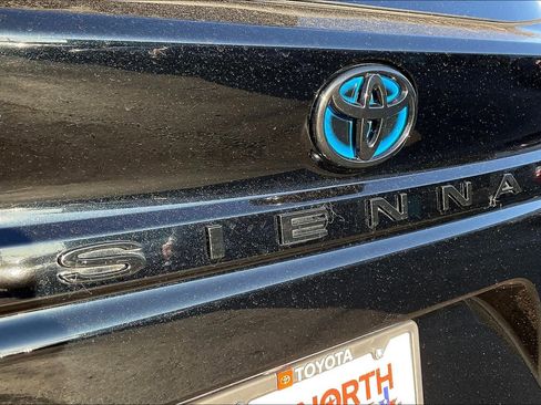 Used 2024 Toyota Sienna XLE Woodland Edition image 29